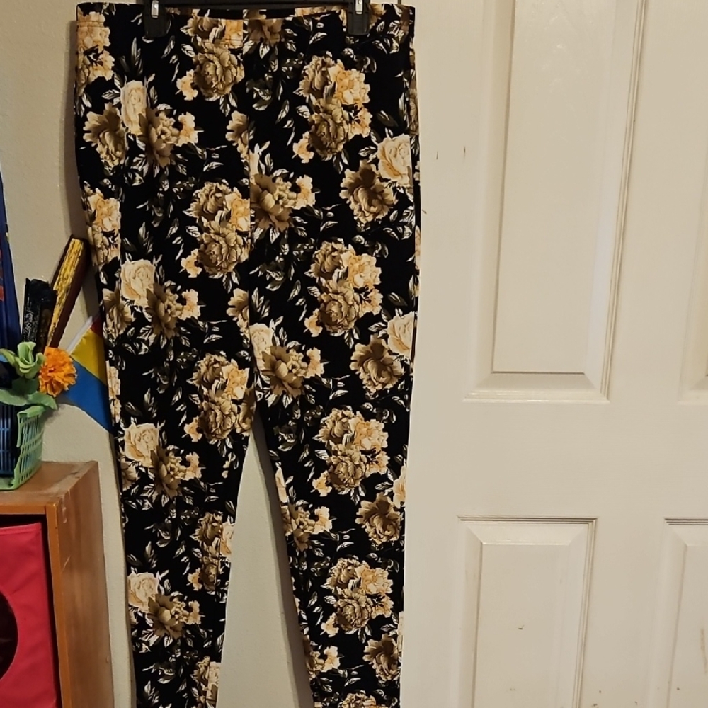 SHEIN Black and Gold Floral Leggings